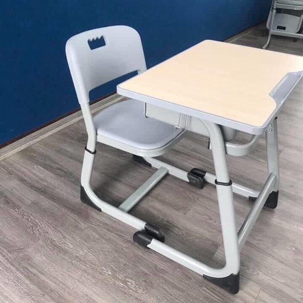 Thanh lý bàn học cũ gập gọn tiện dụng