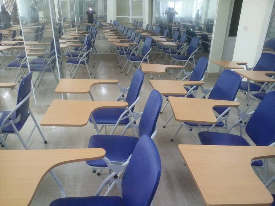 Ghế liền bàn cũ dành cho sinh viên, học sinh