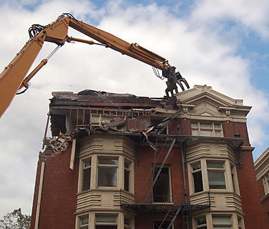Những khó khăn và giải pháp khắc an toàn khi phá dỡ nhà cao tầng