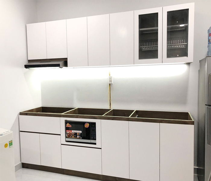 Thanh lý tủ bếp nhựa kiểu dáng trang nhã hiện đại